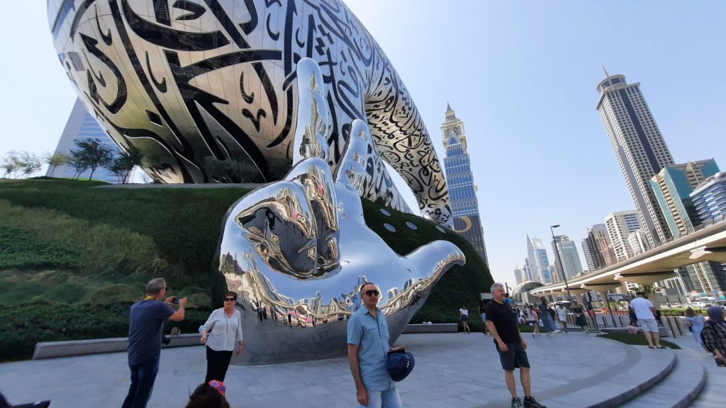 معماری کارخانه مهندس علی احمدی نسب در مقابل موزه آینده در دبی