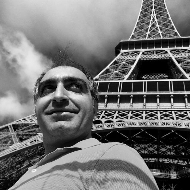 علی احمدی نسب در مقابل برج ایفل پاریس ALI AHMADINASAB