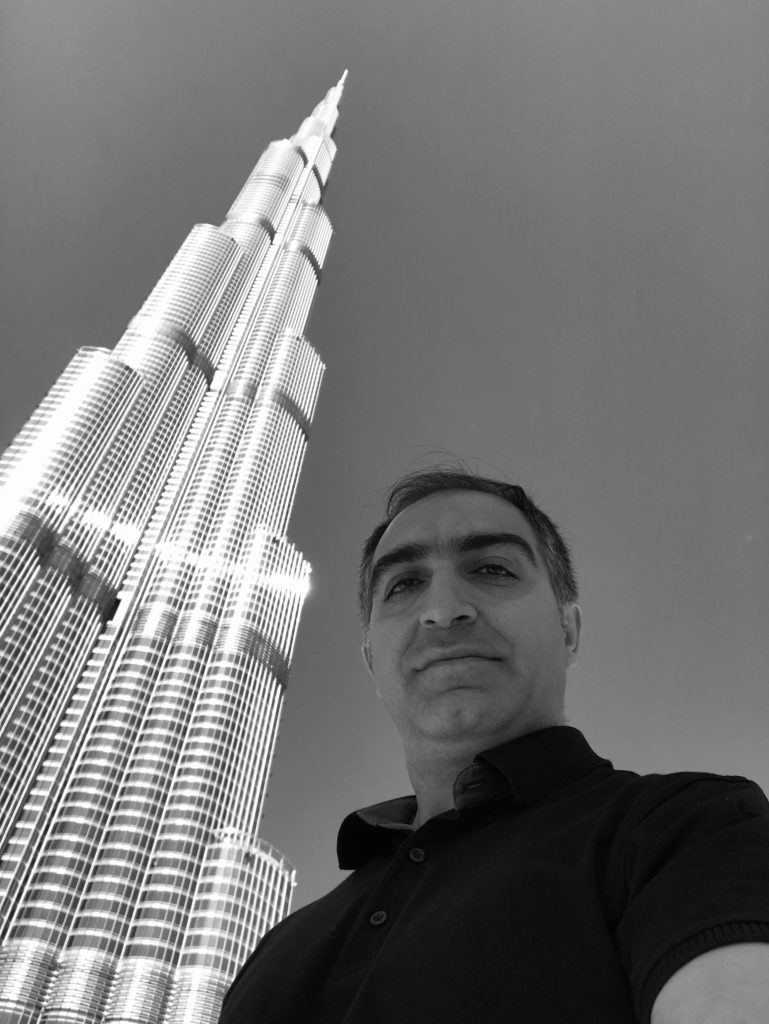 ALI AHMADINASAB
تصویر علی احمدی نسب در مقابل برج خلیفه دبی در کشور امارات